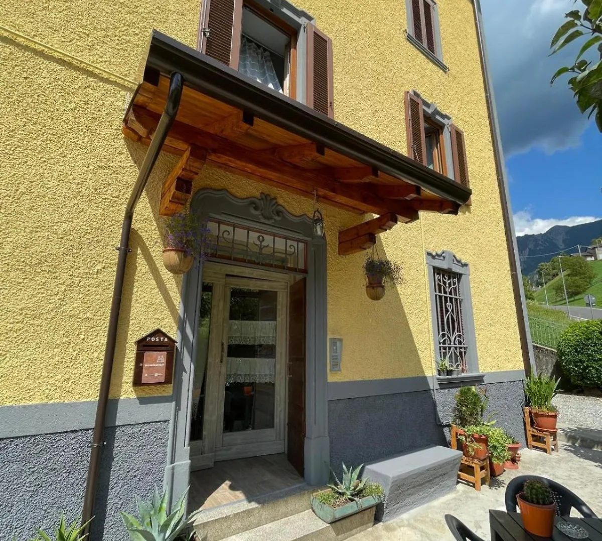 Ca' Moretti Piazzatorre 0*,